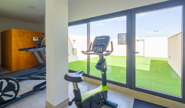 Odsprzedaż - Mieszkanie w bloku - Torrevieja - Estacion De Autobuses