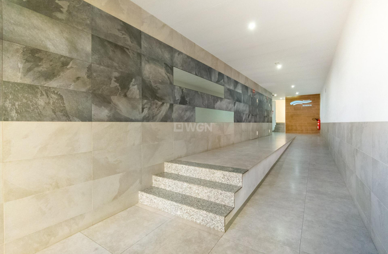 Odsprzedaż - Mieszkanie w bloku - Torrevieja - Estacion De Autobuses