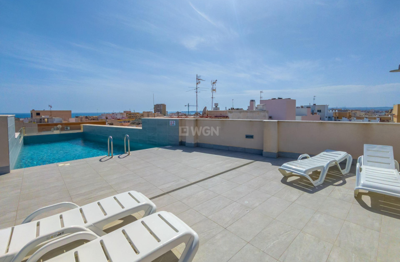 Odsprzedaż - Mieszkanie w bloku - Torrevieja - Estacion De Autobuses