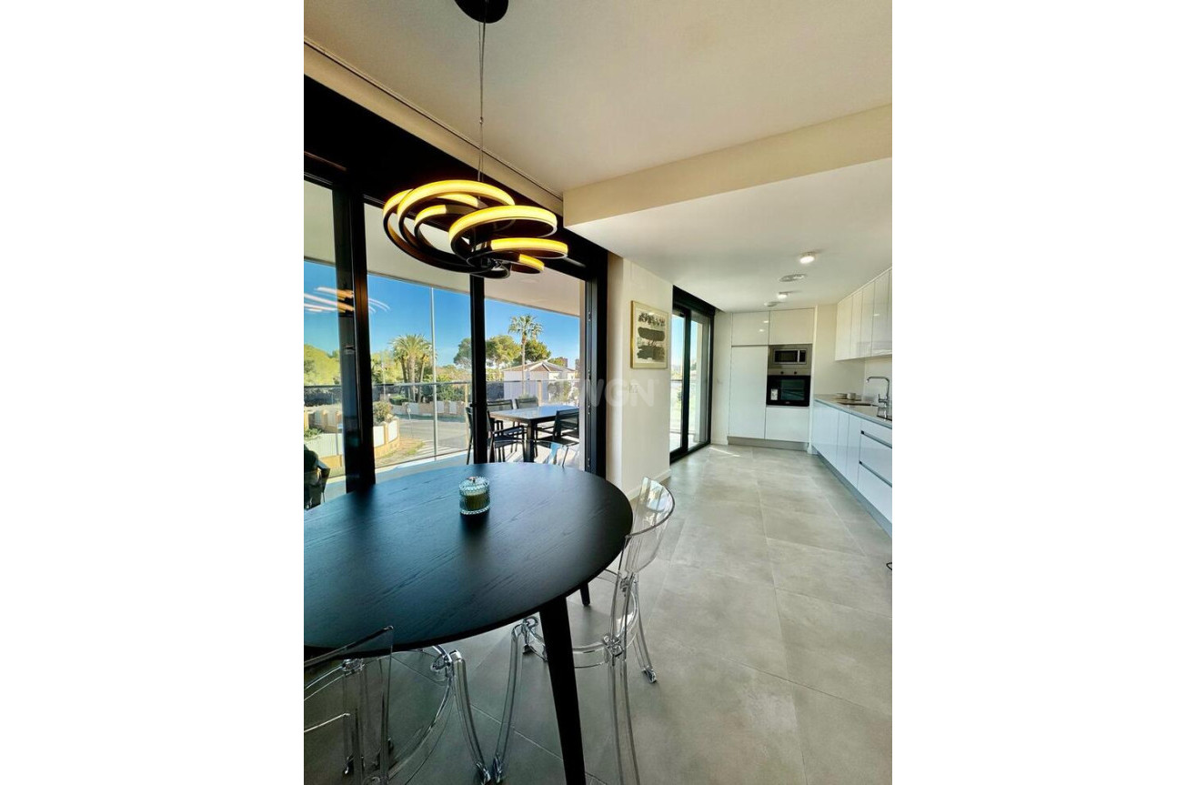 Odsprzedaż - Mieszkanie w bloku - Dehesa de Campoamor - Costa Blanca