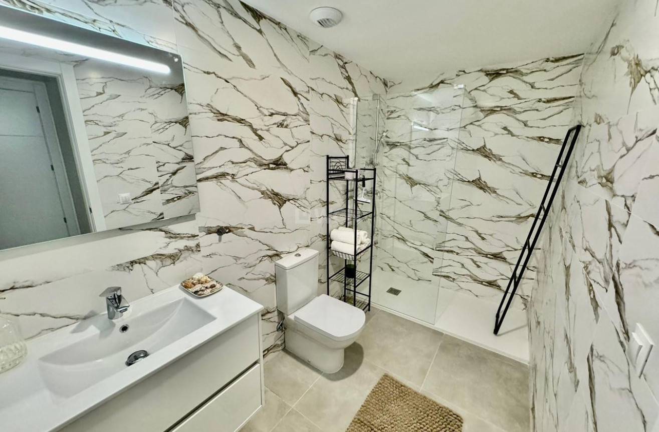 Odsprzedaż - Mieszkanie w bloku - Dehesa de Campoamor - Costa Blanca