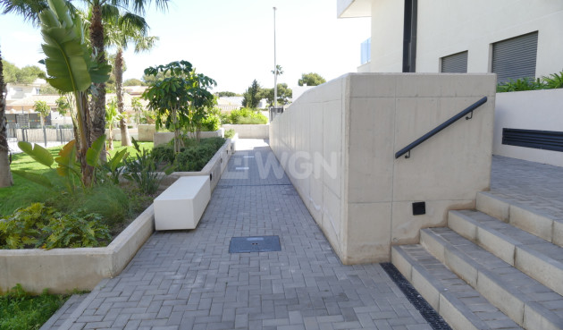 Odsprzedaż - Mieszkanie w bloku - Dehesa de Campoamor - Costa Blanca