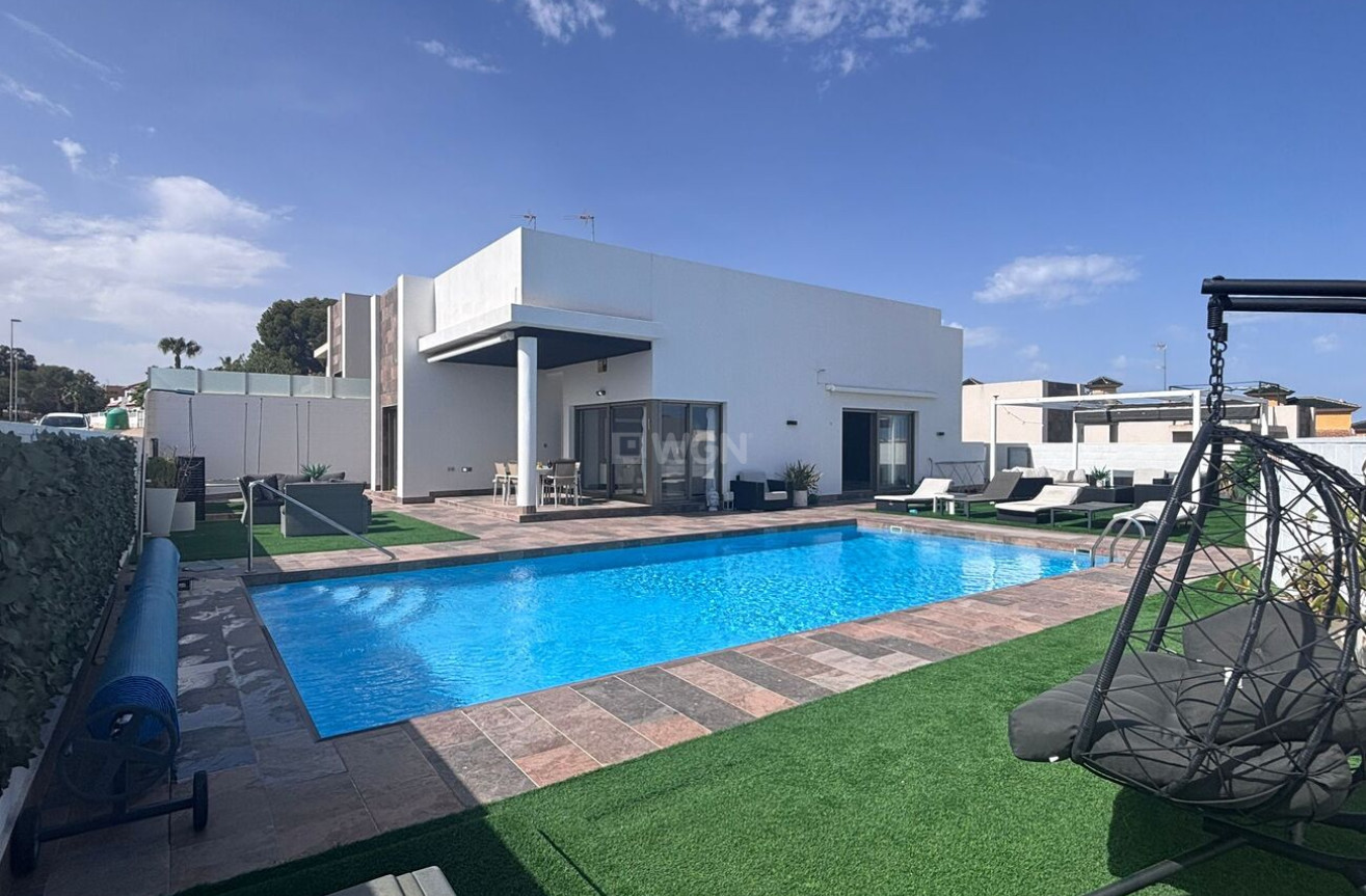 Odsprzedaż - Villa - Villamartin - Costa Blanca