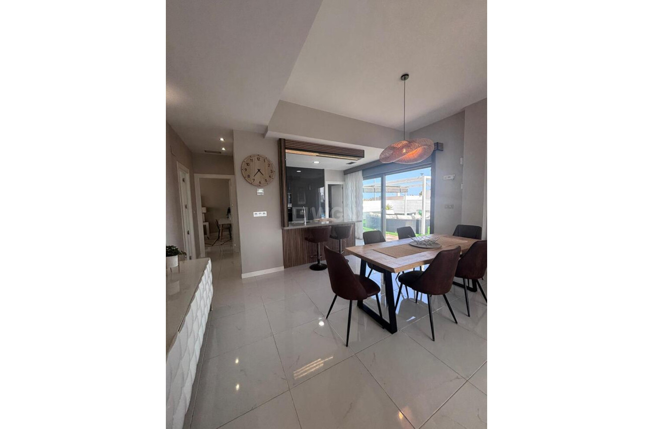 Odsprzedaż - Villa - Villamartin - Costa Blanca