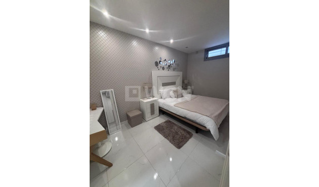 Odsprzedaż - Villa - Villamartin - Costa Blanca