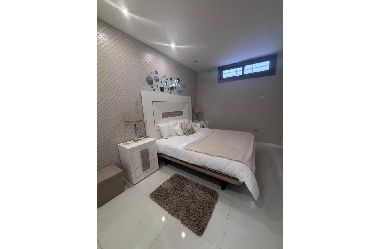 Odsprzedaż - Villa - Villamartin - Costa Blanca