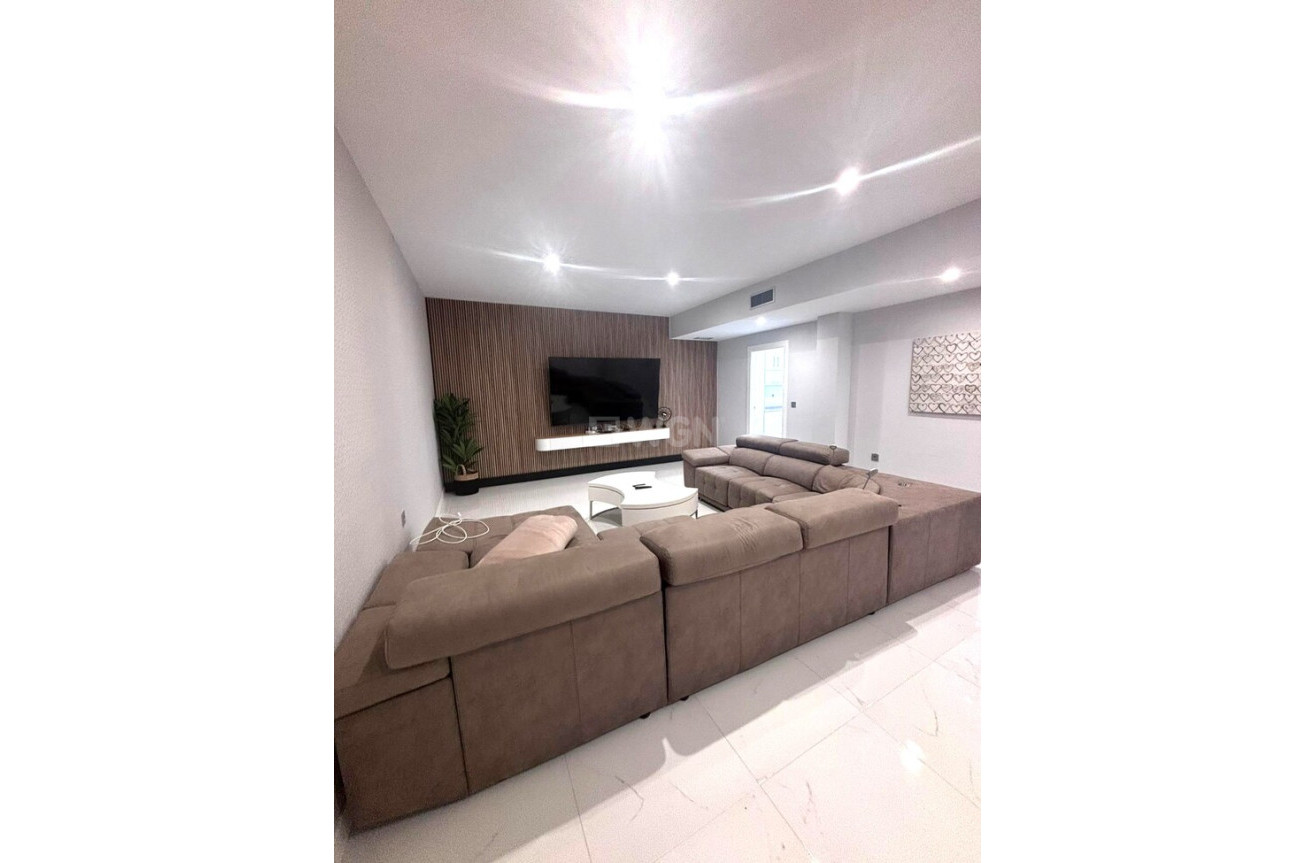 Odsprzedaż - Villa - Villamartin - Costa Blanca