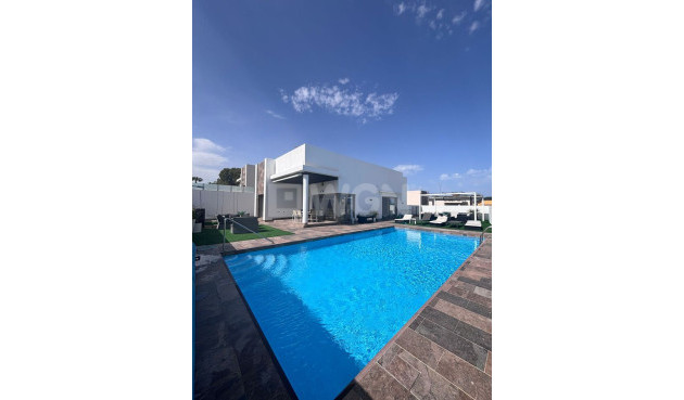 Odsprzedaż - Villa - Villamartin - Costa Blanca