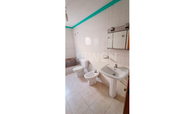 Odsprzedaż - Mieszkanie w bloku - Torrevieja - Centro