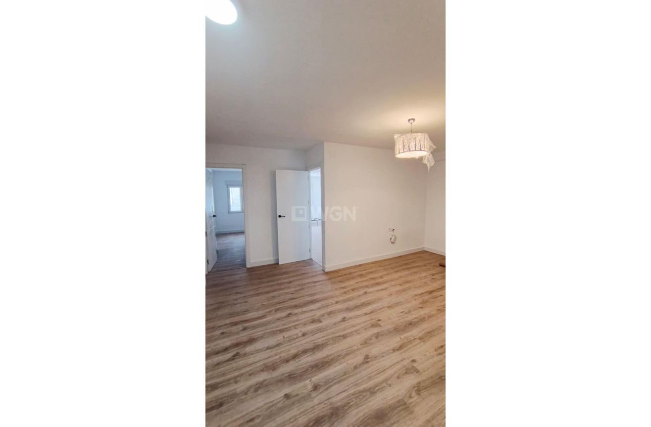 Odsprzedaż - Mieszkanie w bloku - Torrevieja - Centro