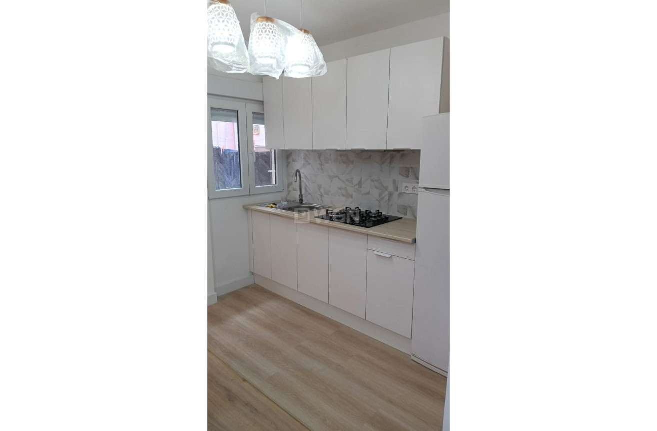 Odsprzedaż - Mieszkanie w bloku - Torrevieja - Centro