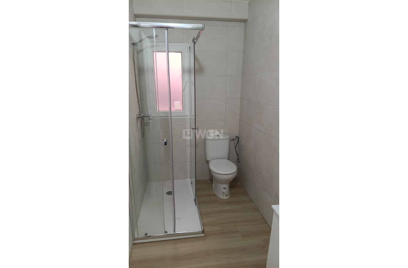 Odsprzedaż - Mieszkanie w bloku - Torrevieja - Centro