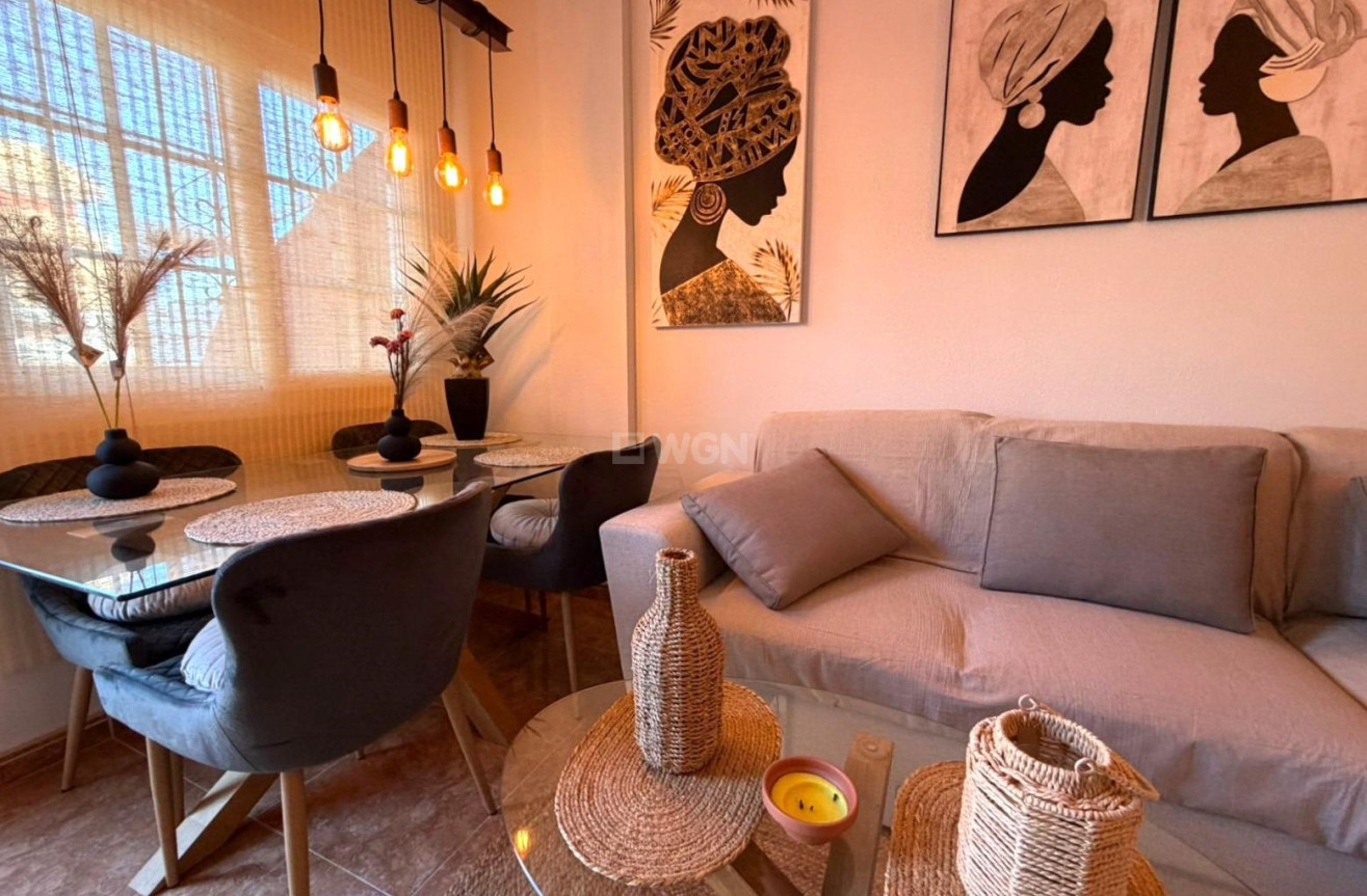 Odsprzedaż - Villa - Orihuela Costa - Villamartín