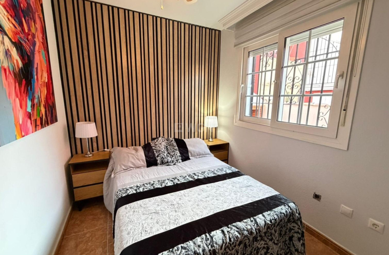 Odsprzedaż - Villa - Orihuela Costa - Villamartín