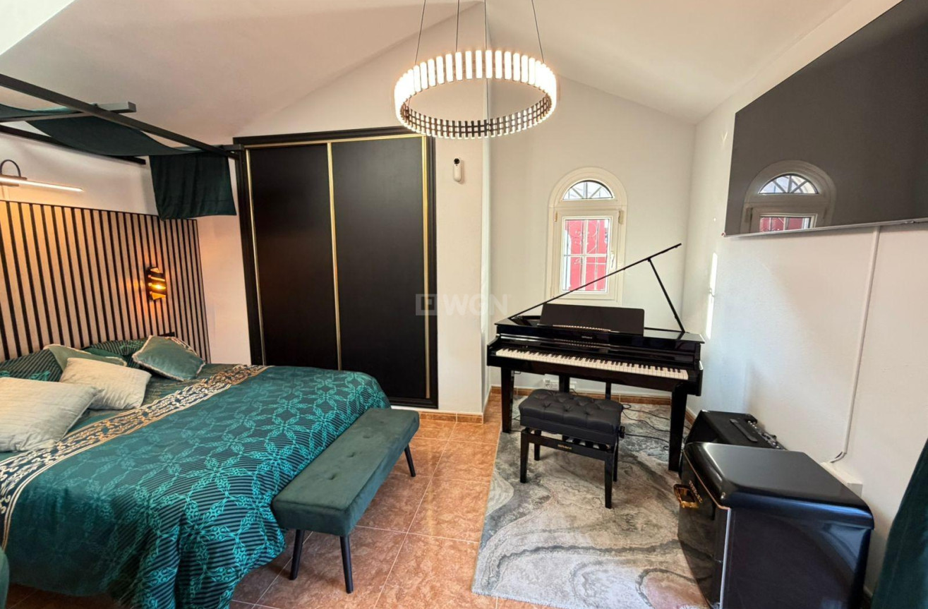 Odsprzedaż - Villa - Orihuela Costa - Villamartín