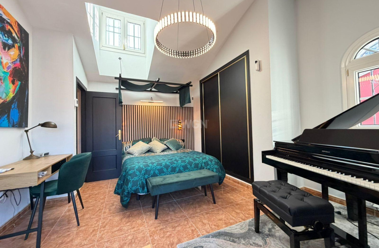 Odsprzedaż - Villa - Orihuela Costa - Villamartín