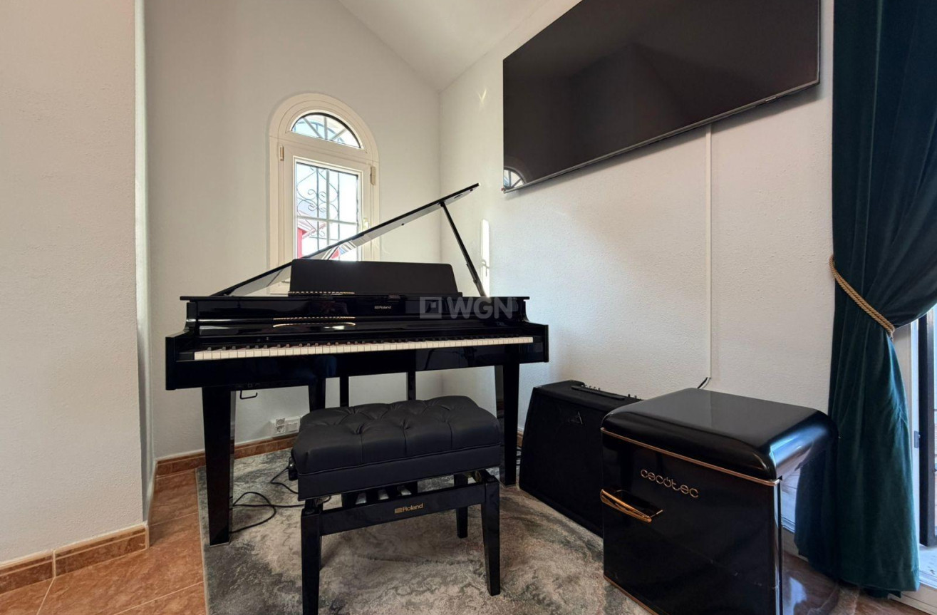 Odsprzedaż - Villa - Orihuela Costa - Villamartín