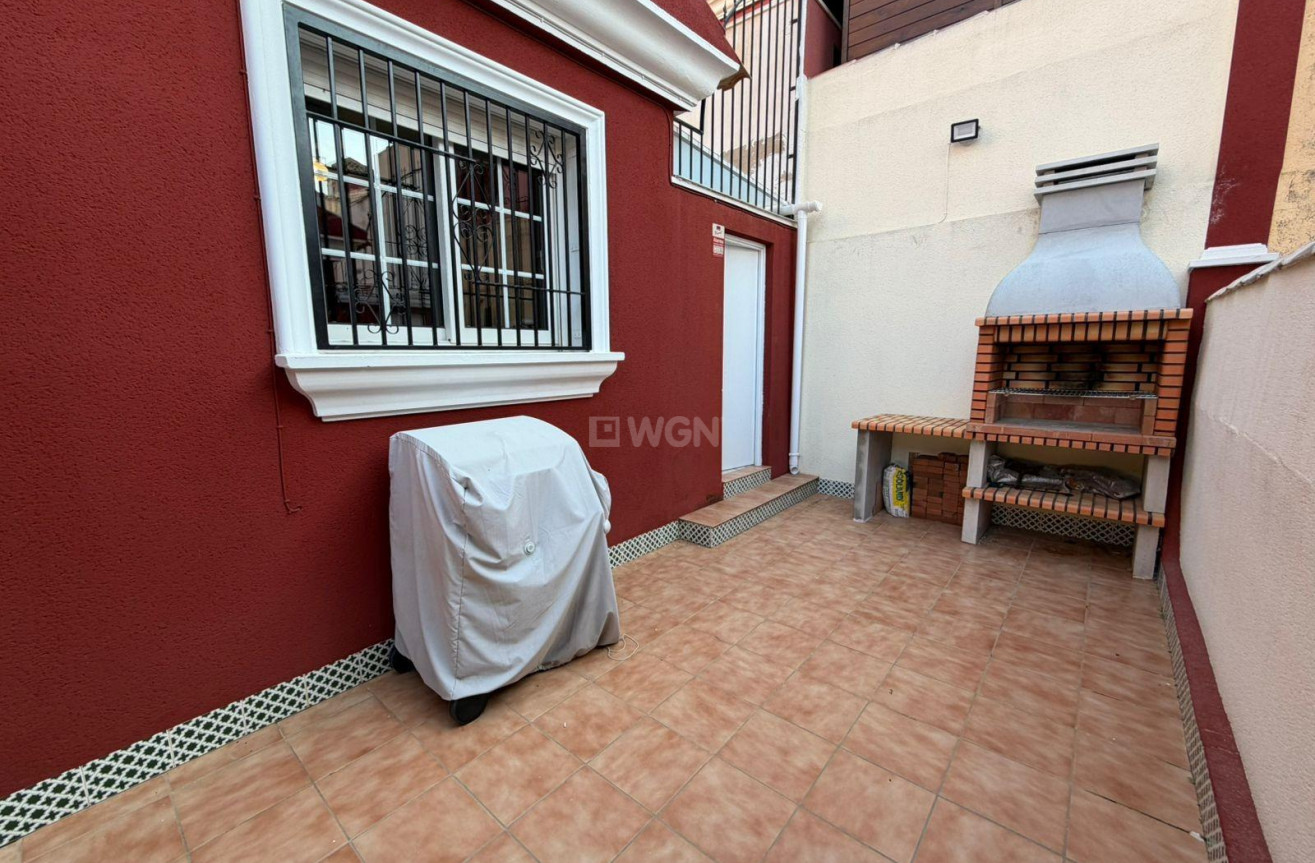 Odsprzedaż - Villa - Orihuela Costa - Villamartín