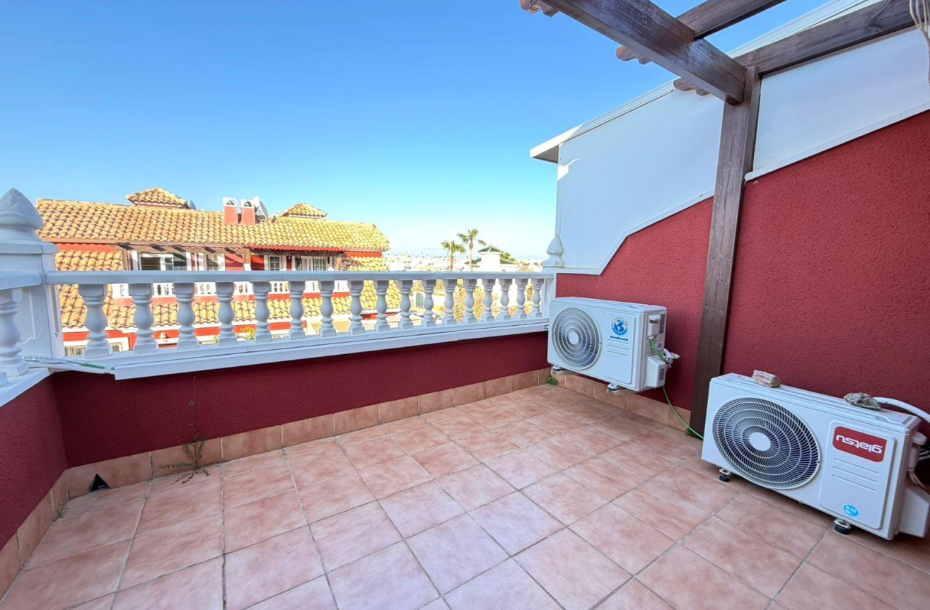 Odsprzedaż - Villa - Orihuela Costa - Villamartín