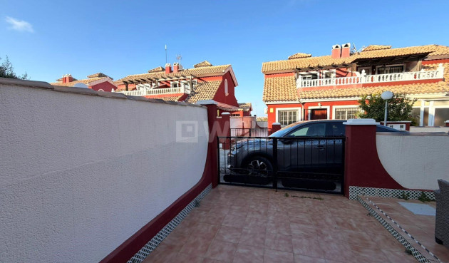 Odsprzedaż - Villa - Orihuela Costa - Villamartín