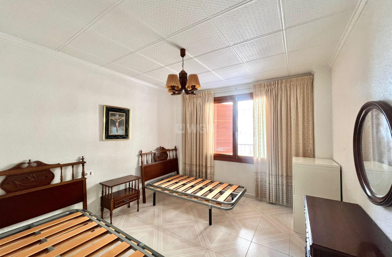 Odsprzedaż - Mieszkanie w bloku - Torrevieja - Acequion