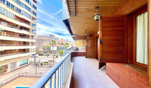 Odsprzedaż - Mieszkanie w bloku - Torrevieja - Acequion