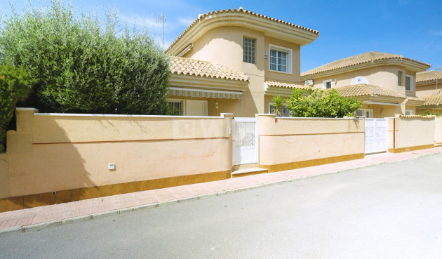 Odsprzedaż - Villa - Torrevieja - Los Balcones - Los Altos del Edén