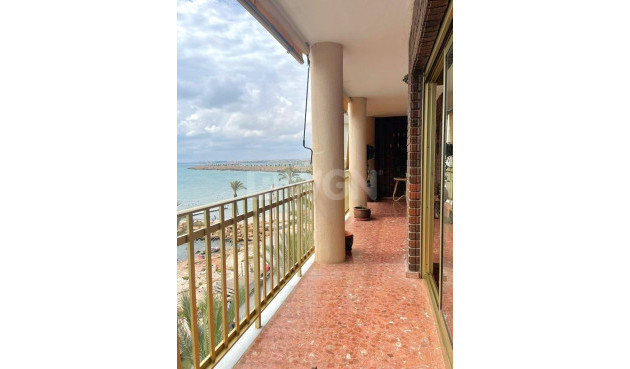 Odsprzedaż - Mieszkanie w bloku - Torrevieja - Estacion De Autobuses