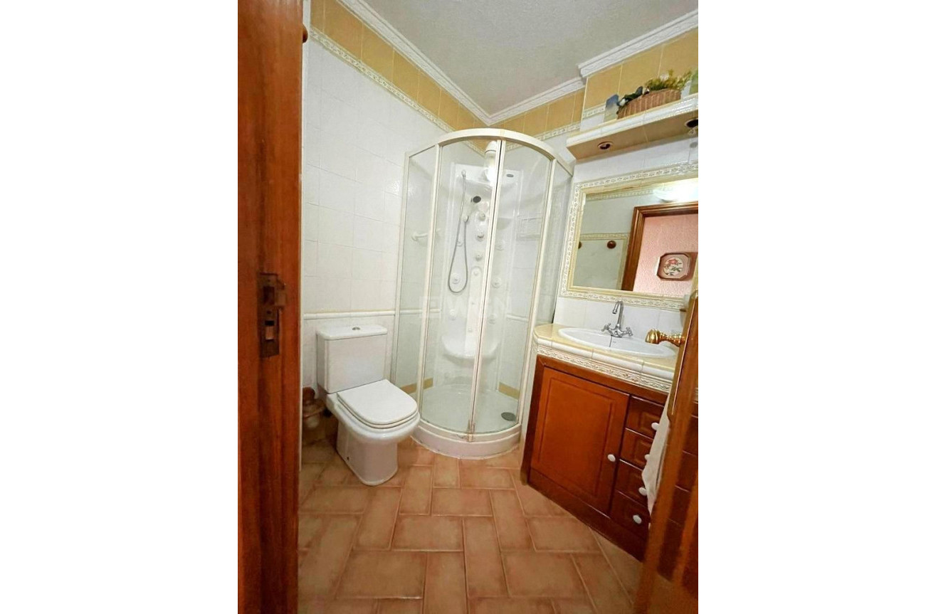 Odsprzedaż - Mieszkanie w bloku - Torrevieja - Estacion De Autobuses