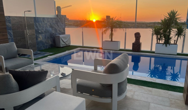 Odsprzedaż - Villa - Los Montesinos - Costa Blanca