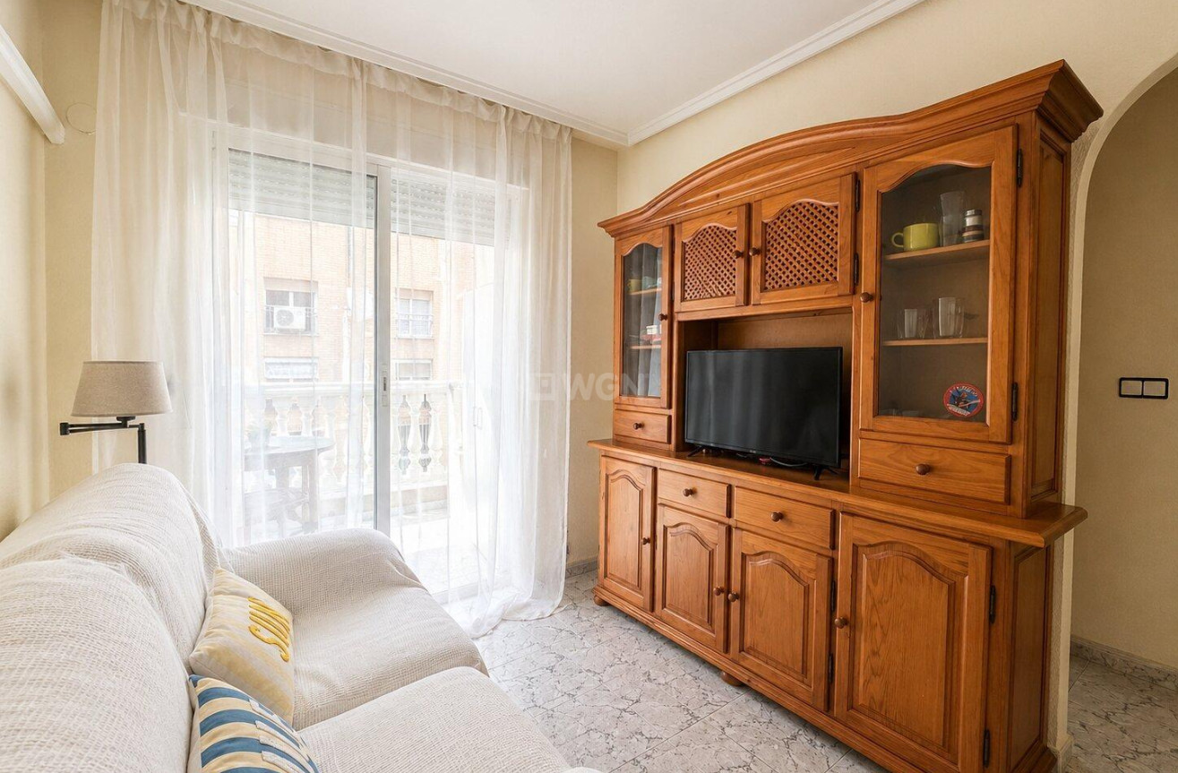 Odsprzedaż - Mieszkanie w bloku - Torrevieja - Habaneras