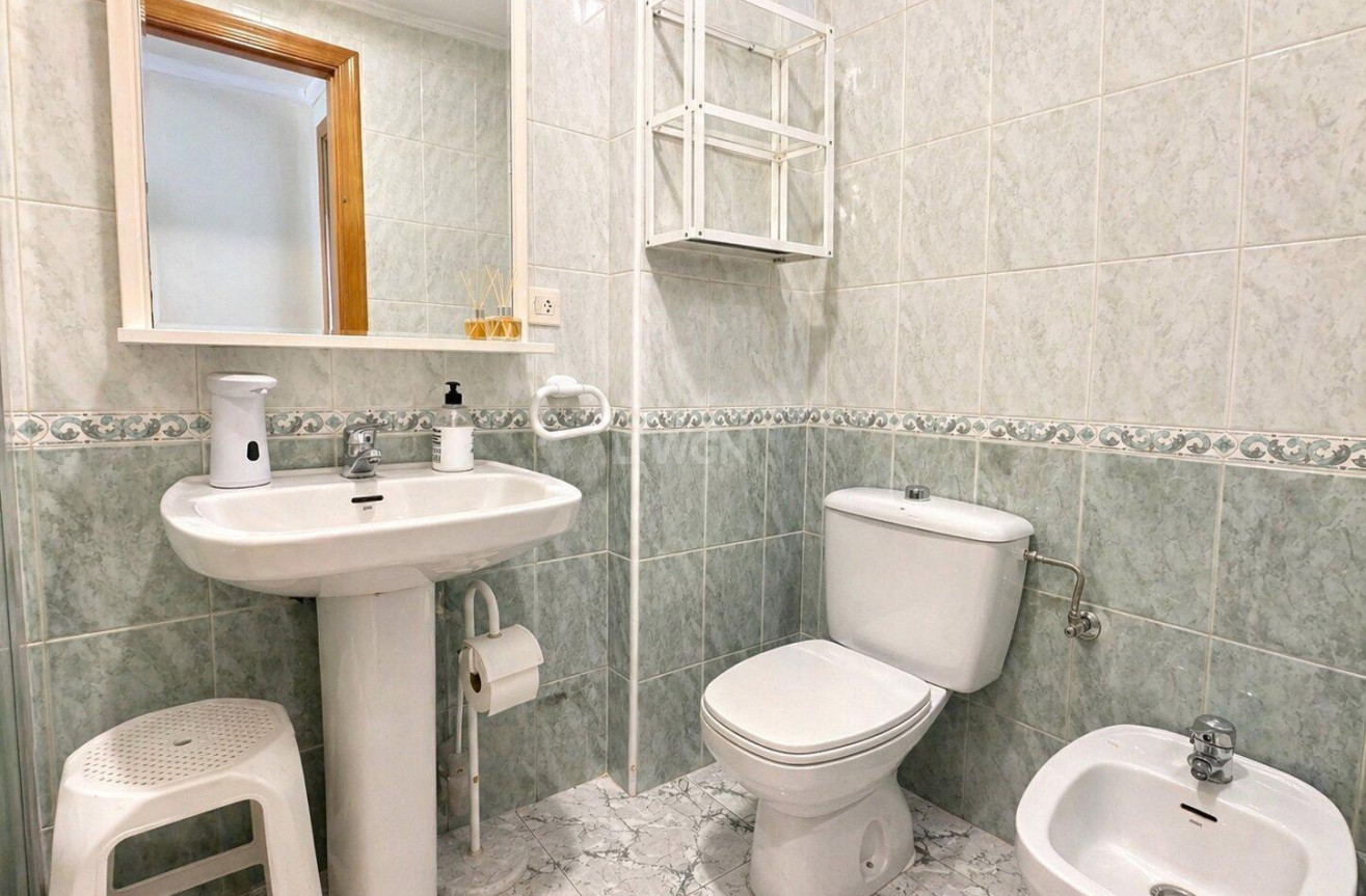 Odsprzedaż - Mieszkanie w bloku - Torrevieja - Habaneras