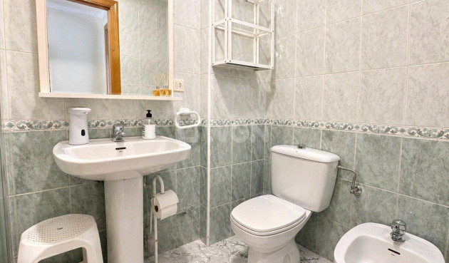 Odsprzedaż - Mieszkanie w bloku - Torrevieja - Habaneras