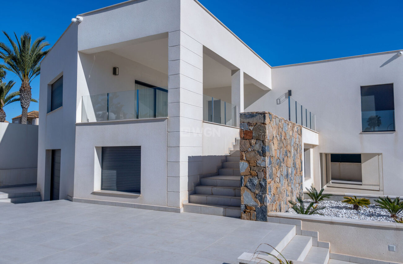 Odsprzedaż - Villa - Torrevieja - La Valeta
