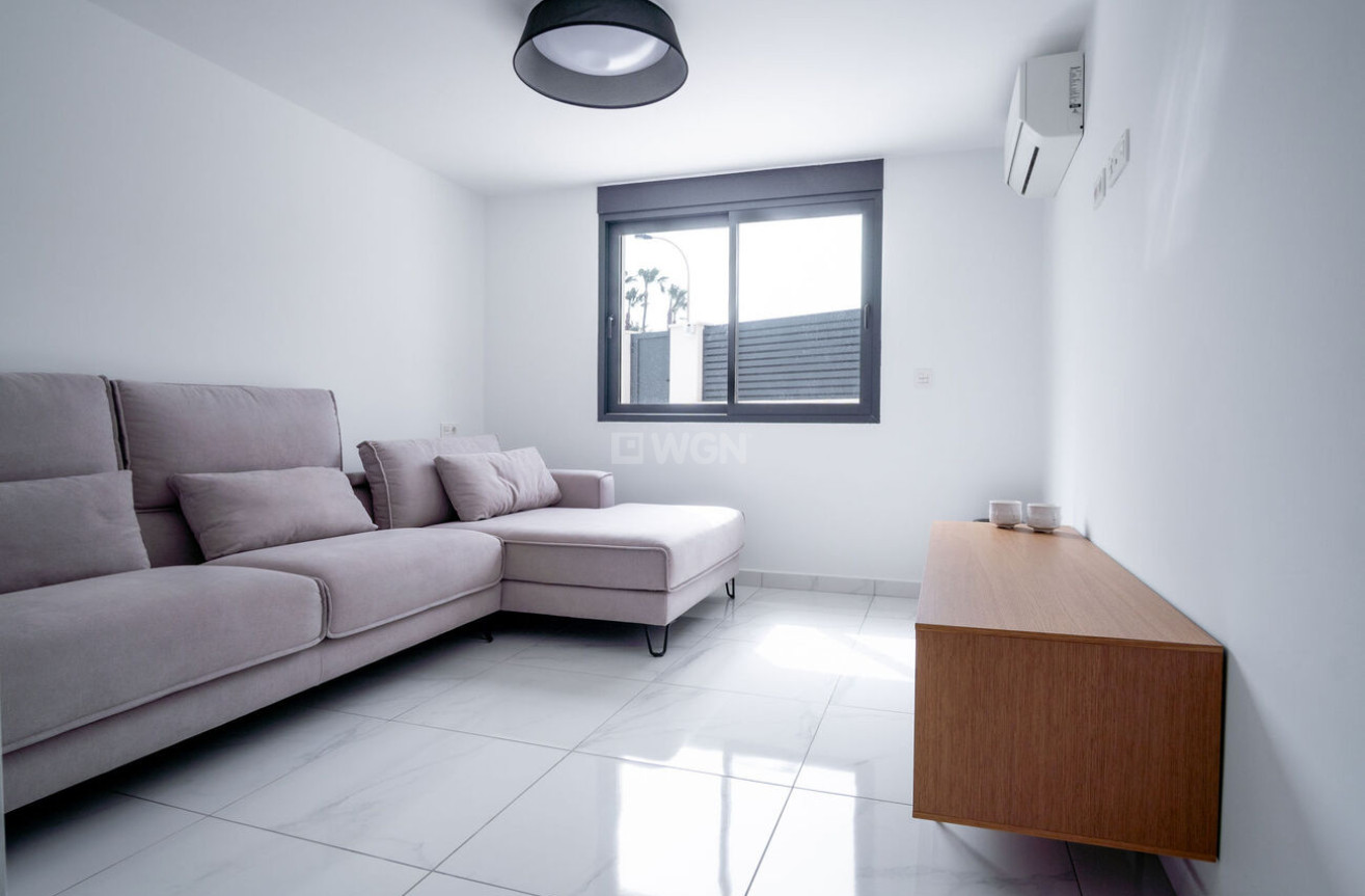 Odsprzedaż - Villa - Torrevieja - La Valeta