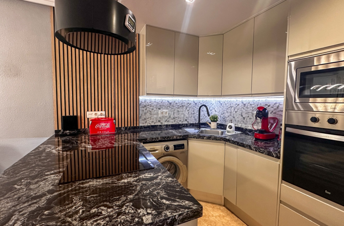 Odsprzedaż - Mieszkanie w bloku - Torrevieja - Costa Blanca