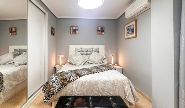 Odsprzedaż - Mieszkanie w bloku - Torrevieja - Costa Blanca