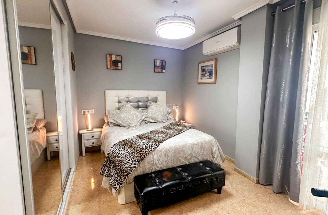 Odsprzedaż - Mieszkanie w bloku - Torrevieja - Costa Blanca