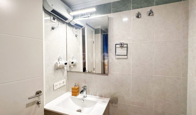 Odsprzedaż - Mieszkanie w bloku - Torrevieja - Costa Blanca