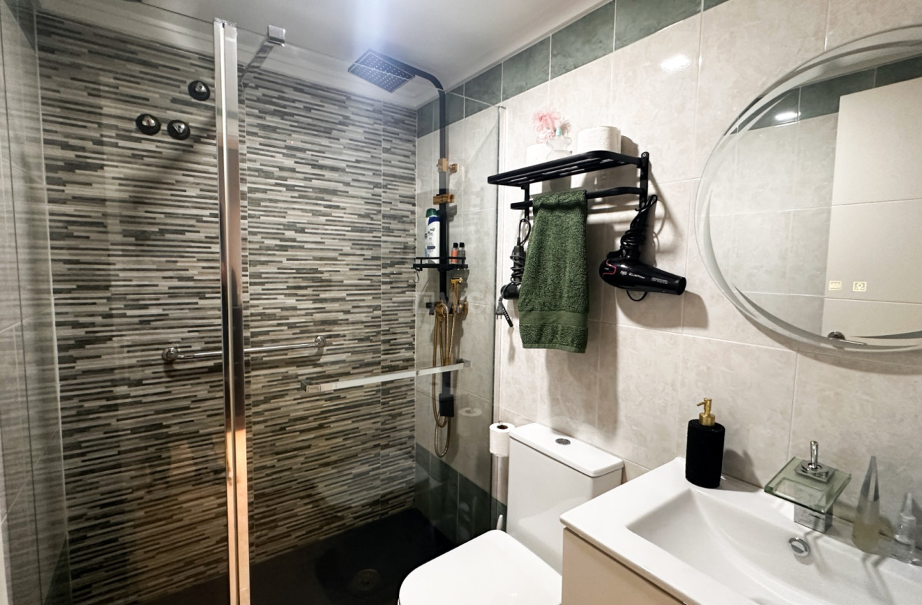 Odsprzedaż - Mieszkanie w bloku - Torrevieja - Costa Blanca