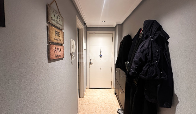 Odsprzedaż - Mieszkanie w bloku - Torrevieja - Costa Blanca