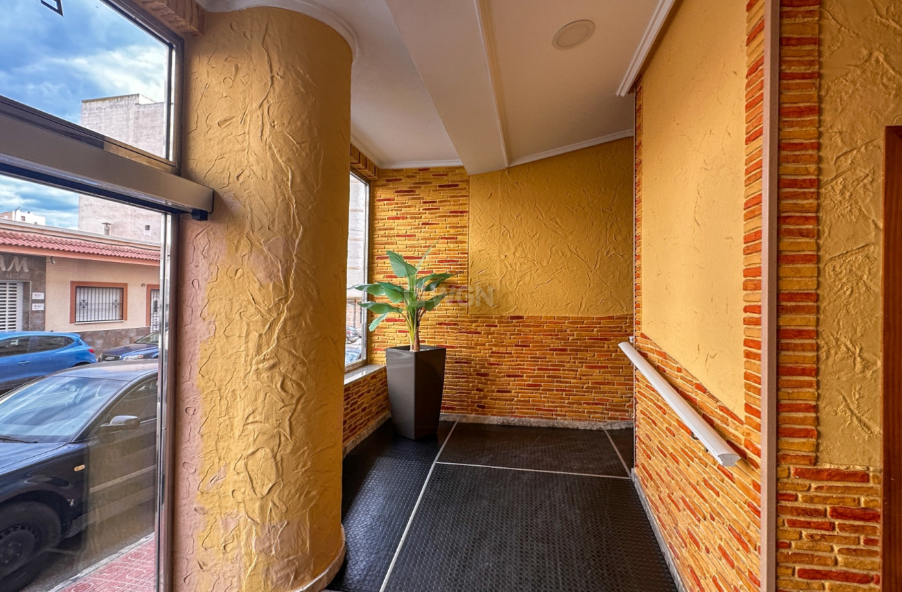 Odsprzedaż - Mieszkanie w bloku - Torrevieja - Costa Blanca