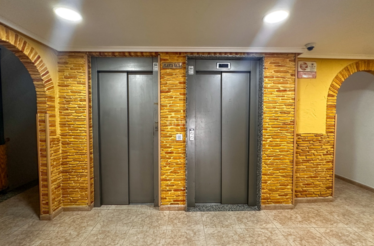 Odsprzedaż - Mieszkanie w bloku - Torrevieja - Costa Blanca