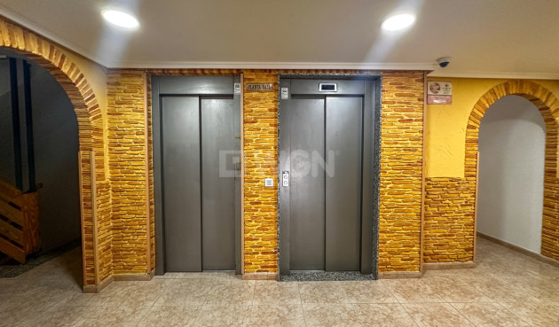 Odsprzedaż - Mieszkanie w bloku - Torrevieja - Costa Blanca