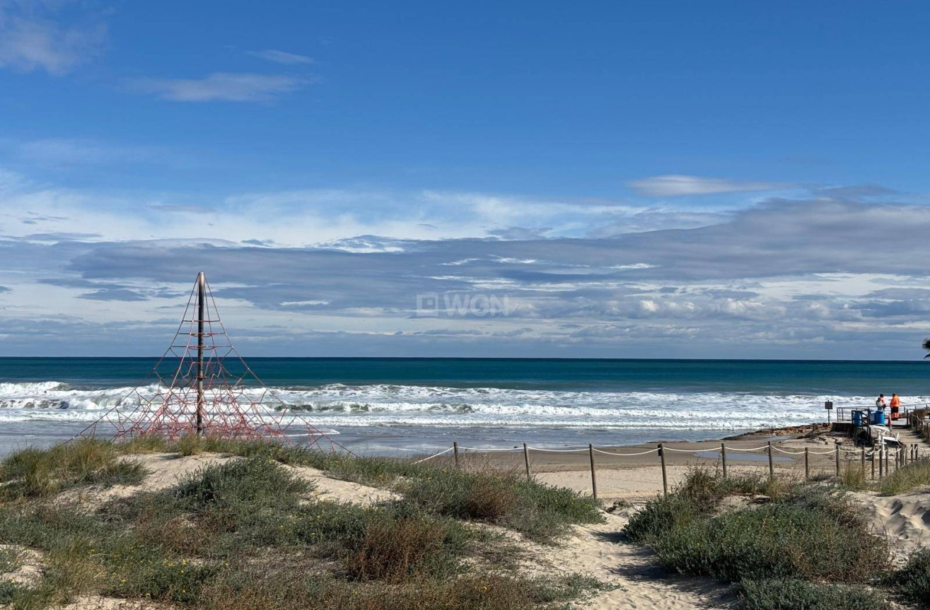 Odsprzedaż - Mieszkanie w bloku - Cabo Roig - Costa Blanca