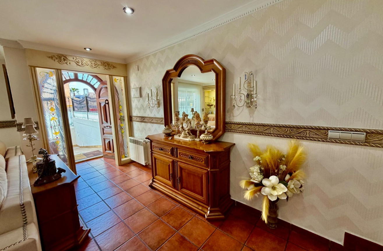 Odsprzedaż - Villa - Orihuela Costa - La Zenia