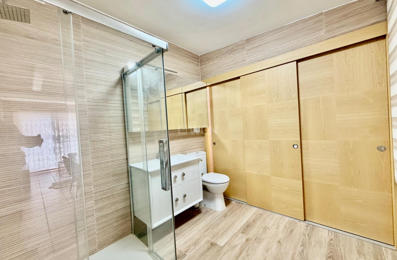 Odsprzedaż - Villa - Orihuela Costa - La Zenia
