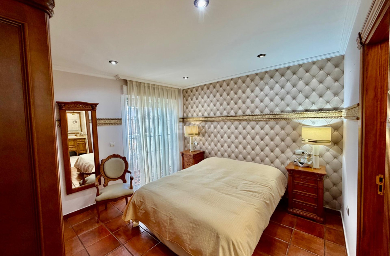 Odsprzedaż - Villa - Orihuela Costa - La Zenia
