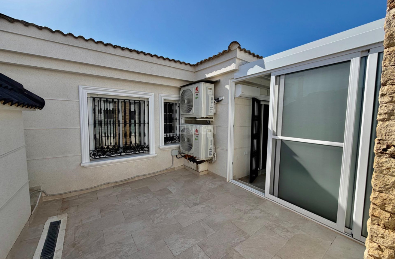 Odsprzedaż - Villa - Orihuela Costa - La Zenia