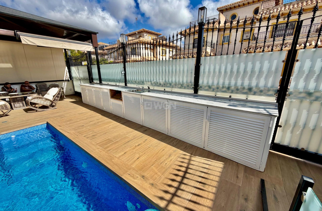 Odsprzedaż - Villa - Orihuela Costa - La Zenia